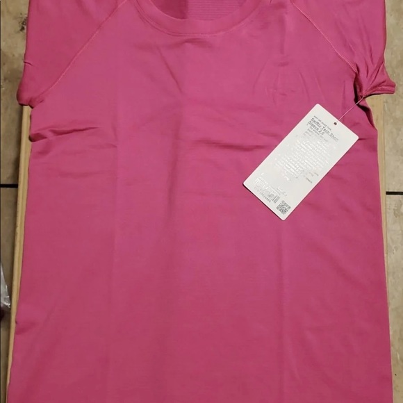Lululemon Swiftly Tech Short Sleeve 2.0 - Picture 2 of 3